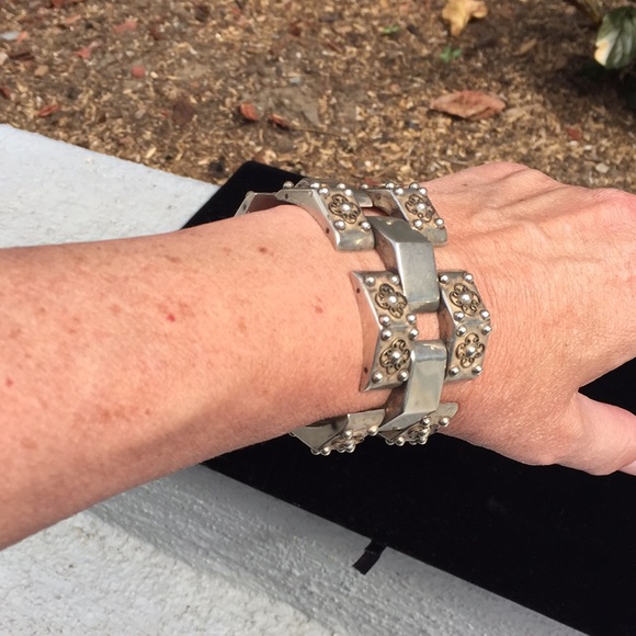 Incredible Vintage Puzzle Bracelet - Picture 5 of 11